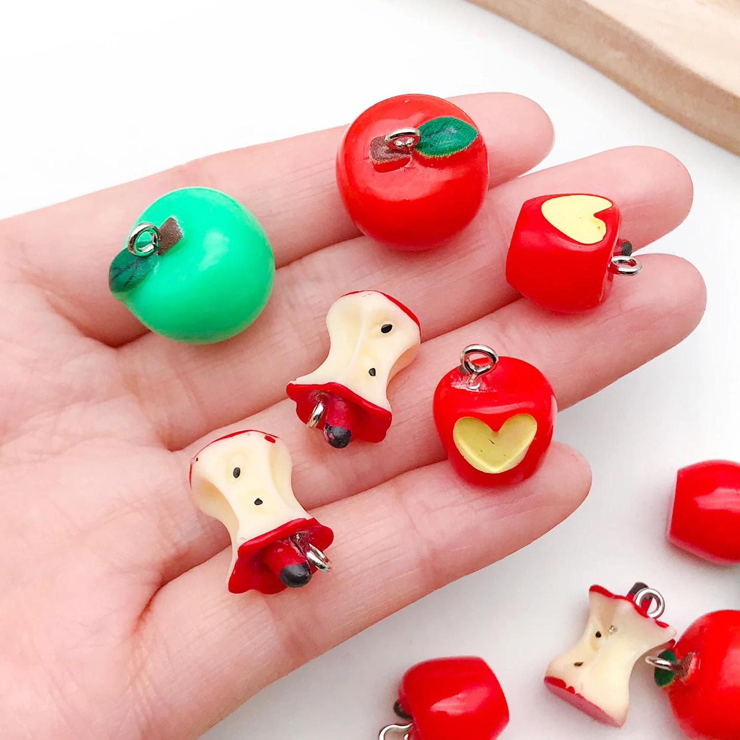 10 pcs 3D Heart Shape Big Red Apple with Apple Core Resin Fruit DIY Accessories Keychain Phone Strap Pendant Materials.