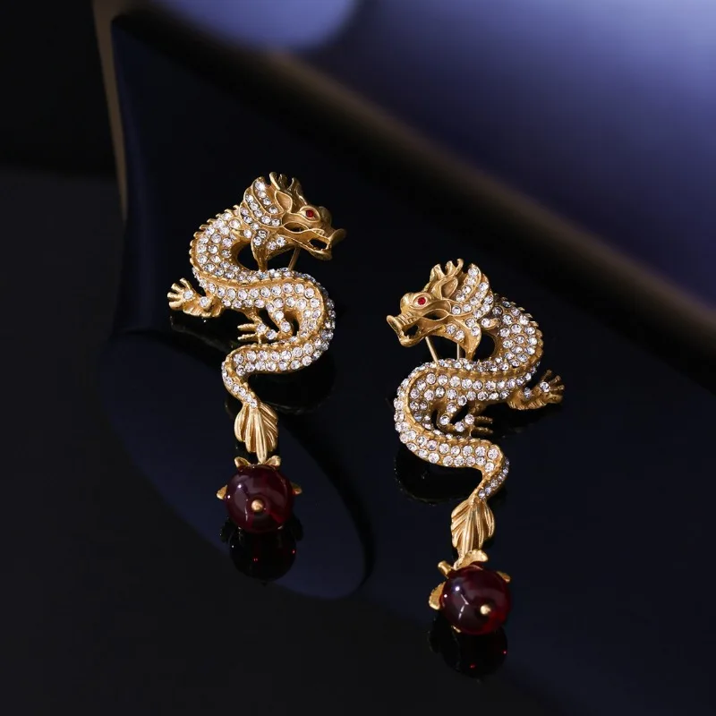 

Medieval Vintage Double Dragon Play Bead Earrings New Chinese Retro Three-dimensional Heavy Industry Color Diamond Stud Earrings