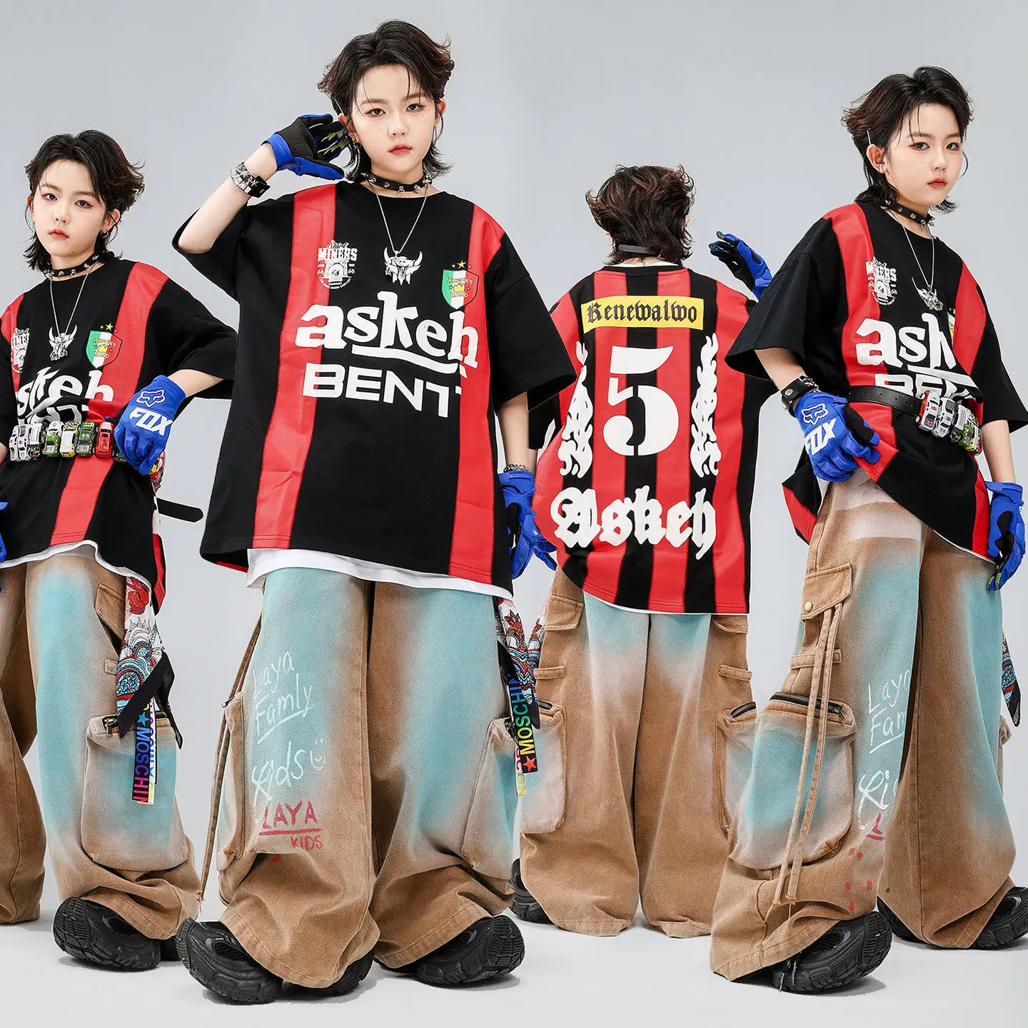 

Детская одежда в стиле K-pop и хип-хоп: черно-красная полосатая футболка с надписью, кофейно-синие широкие брюки-карго для девочек и мальчиков, костюм для танцев