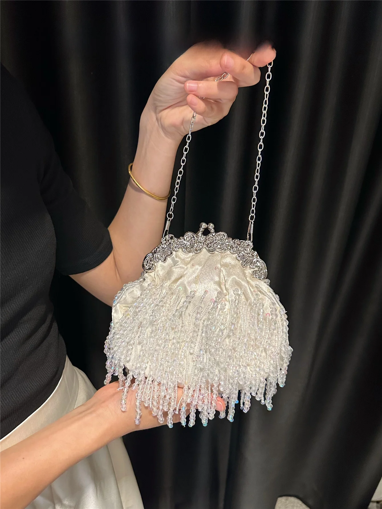 

Элегантная шелковая сумочка с кисточками, вышитая жемчугом, модная женская сумка в китайском ретро-стиле, маленькая круглая сумка