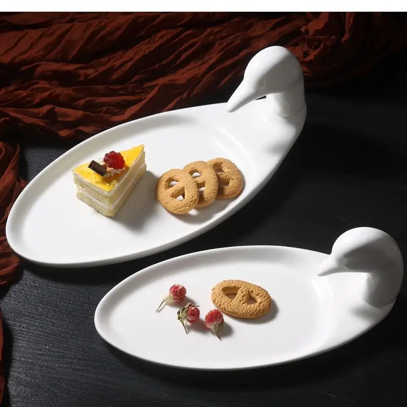 

Pure White Western Ceramic Plate Animal Shape Tray Oval Home Dining 10.5-inch Salad Hotel Tableware