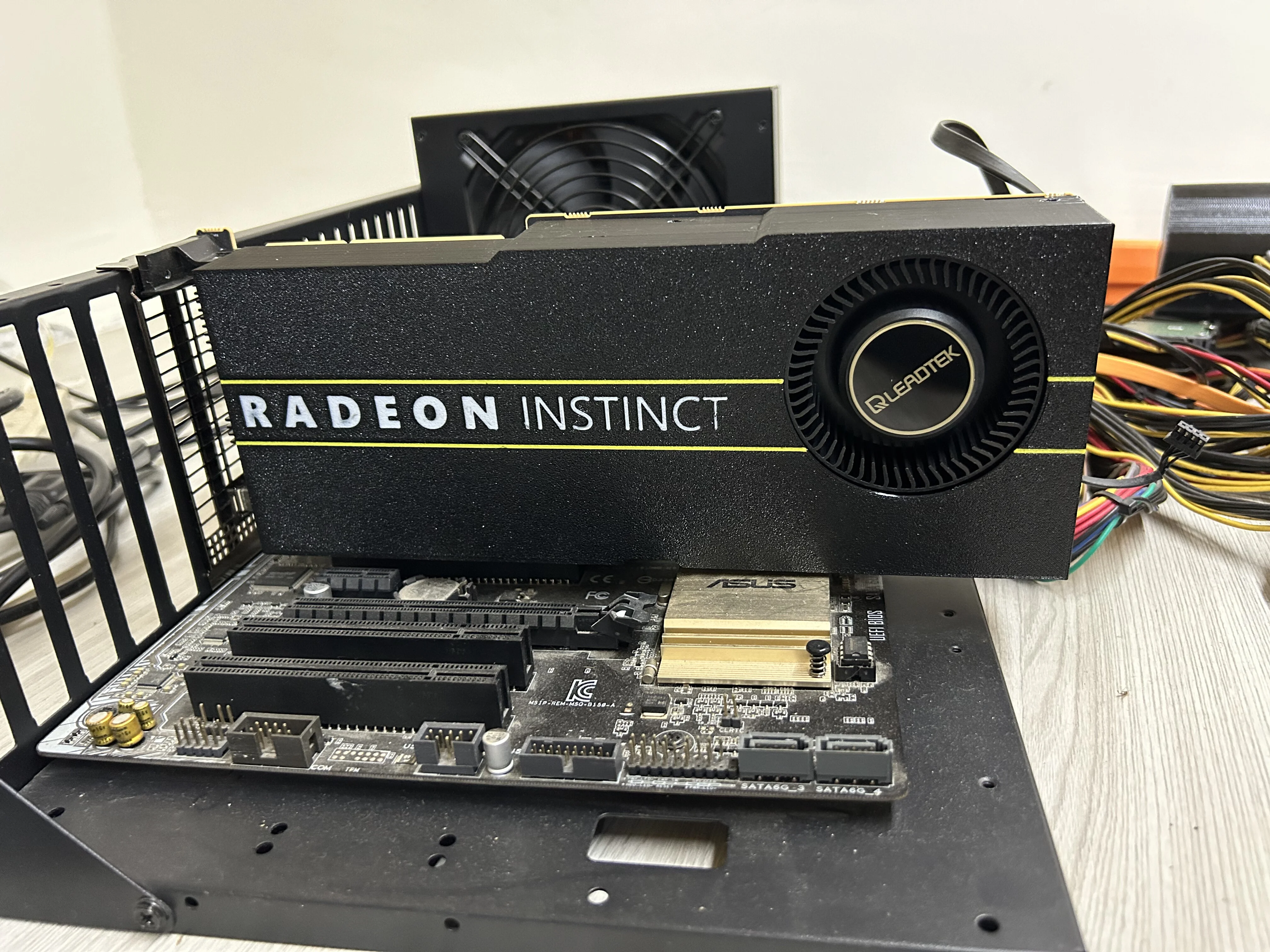 Suitable for AMD mi50 graphics card, built-in cooling fan, multi-color optional performance and appearance