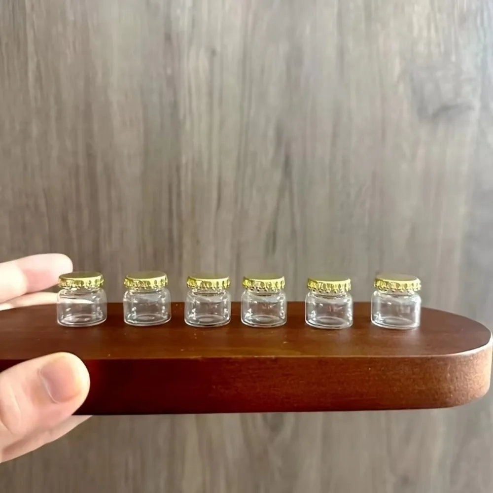 10 個のかわいいミニガラスボトルキッチンモデル DIY ガラス瓶ゴールデンキャップ付きミニチュア置物家の装飾