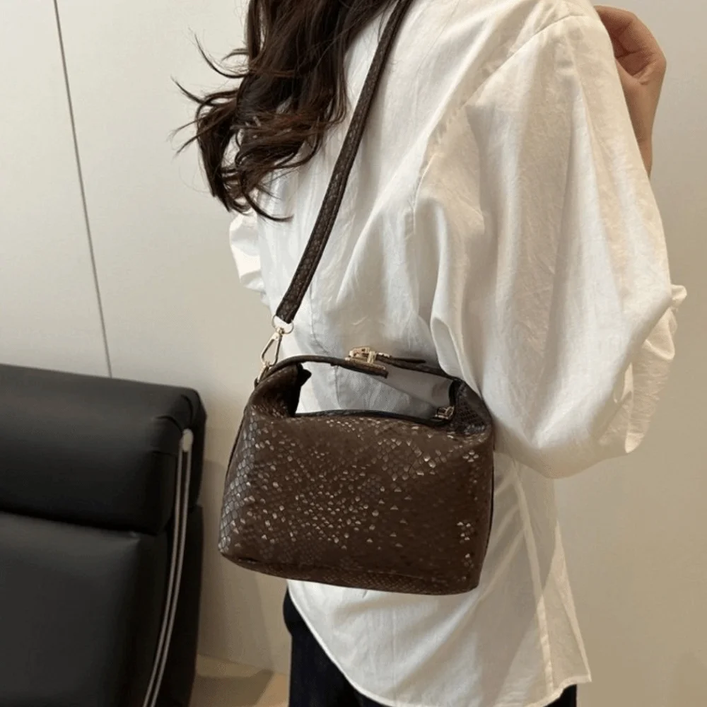 

Versatile Solid Color Clutch Bags Small Women Woven Hobo Bag Pu Leather Commute Shoulder Bag Party
