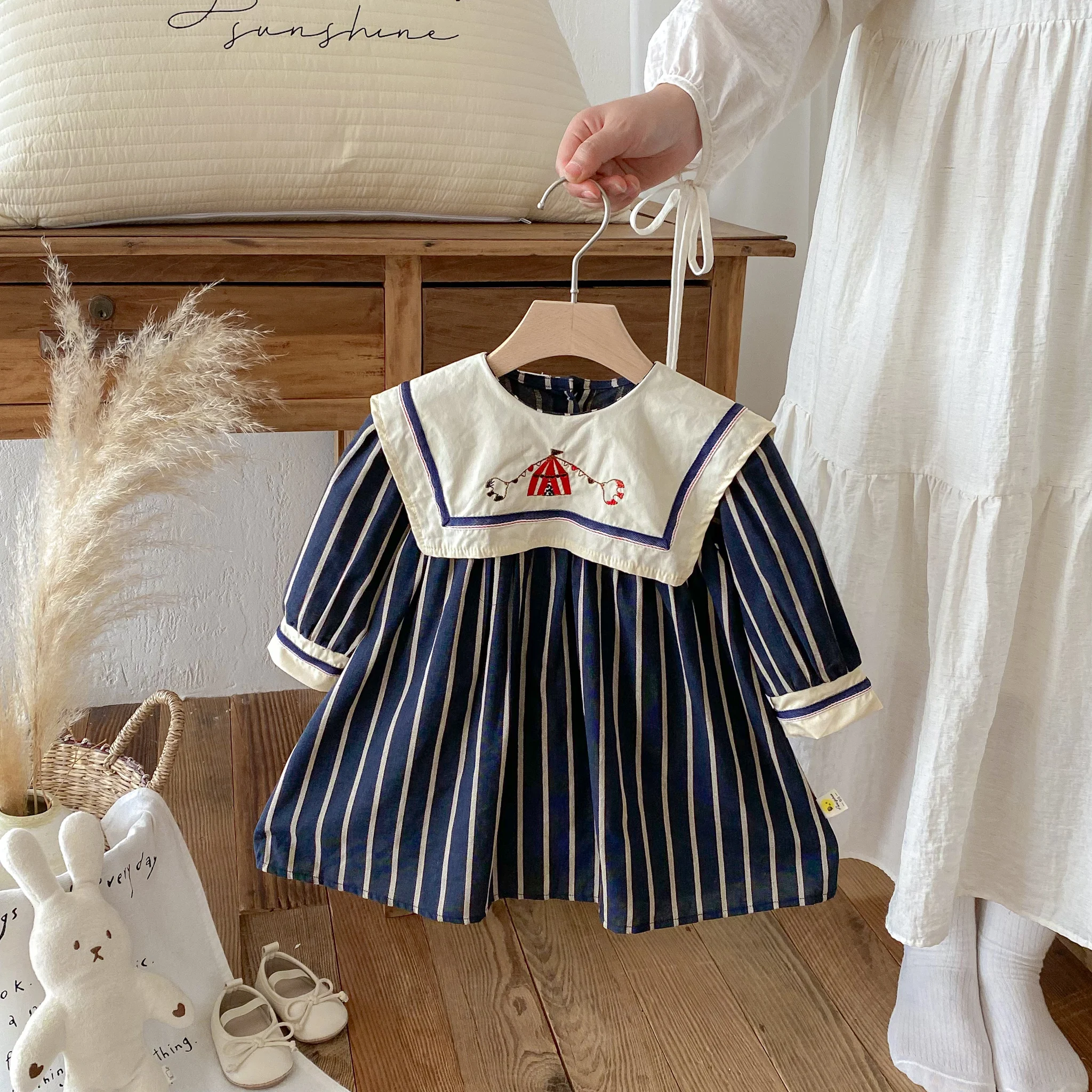 

Autumn baby and children's clothing, Korean version for girls, baby navy collar dress, vertical striped long-sleeved dress