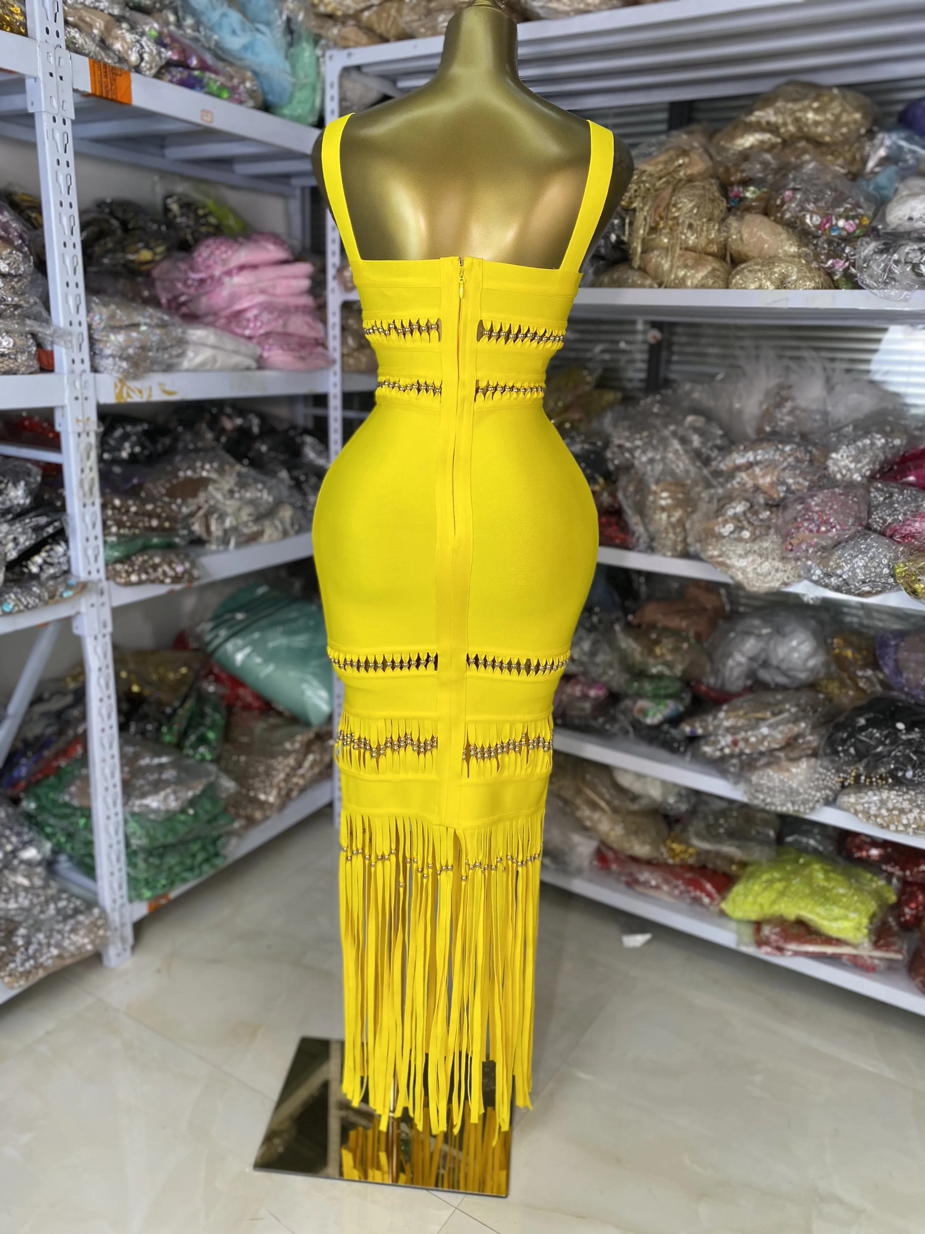 2025, neues gelbes Verbandkleid für Damen, Tank-Top, quadratischer Kragen, Ausschnitt, Quaste, lang, elastisch, Promi-Abend, Club, Party, Gala-Kleider