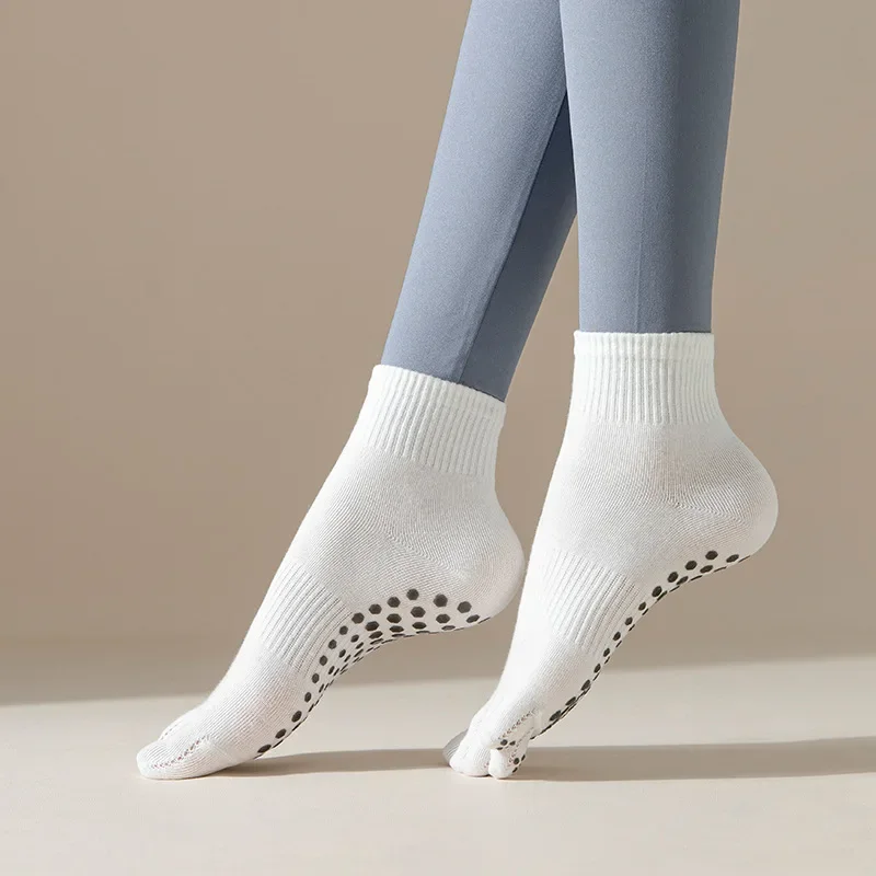 

New Silicone Non-slip Pilates Socks Five Toes Cotton Breathable Dance Sports Sock Professional Fitness Woman Gym Yoga Socks