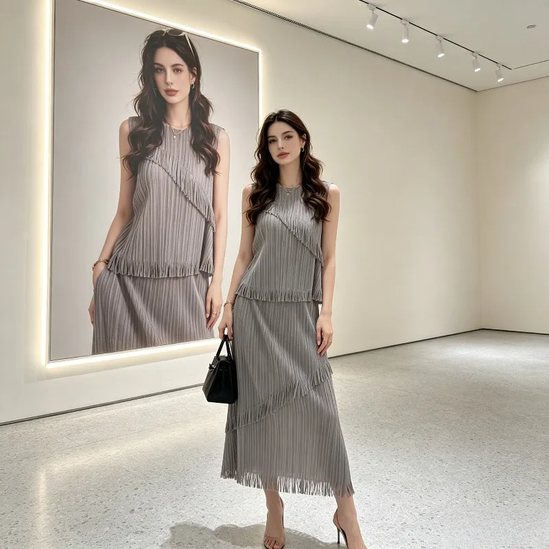 T-shirt plissé sans manches Miyake, nouvelle collection été 2026, design à franges, ensemble décontracté haut de gamme, style plissé élégant pour femme