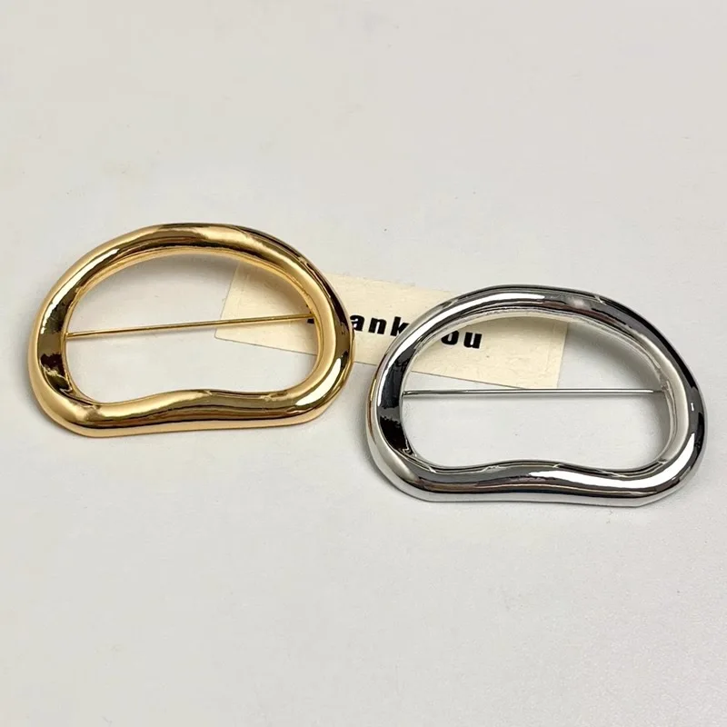 

French Minimalist Style Gold Metal Brooch for Women Pin Unique Design Unusual Shape Suit And Coat Accessory for Business Commuti