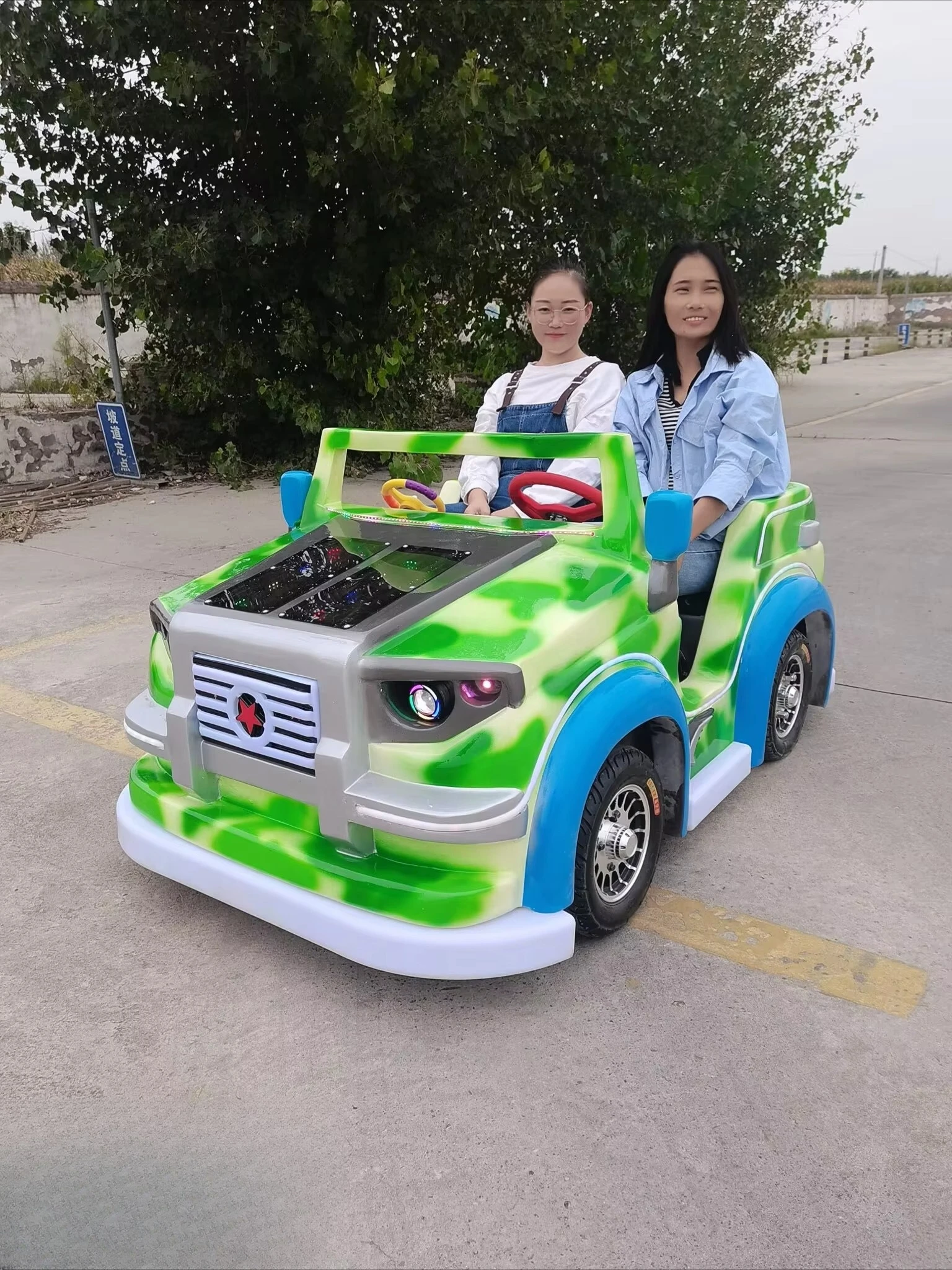 Directe fabrieksverkoop Educatieve binnenauto Kinderspellen Hot Sales Amusement Themapark voor de kleuterschool Tuin Gemaakt van glasvezel