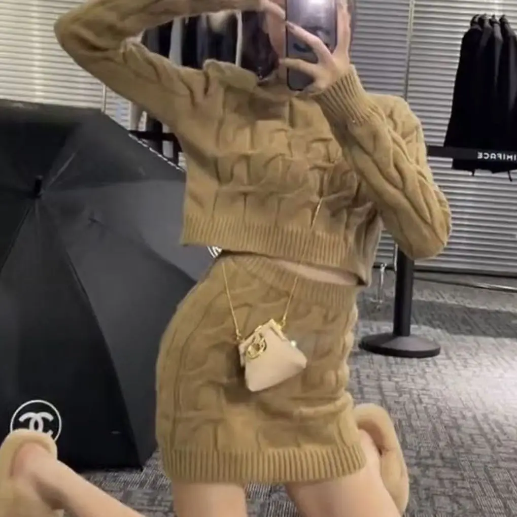 

Осенне-зимний вязаный свитер, женский тонкий утолщенный костюм с длинными рукавами, жареное тесто, завитки, высокая талия, юбка с запахом на бедрах, комплект из двух предметов