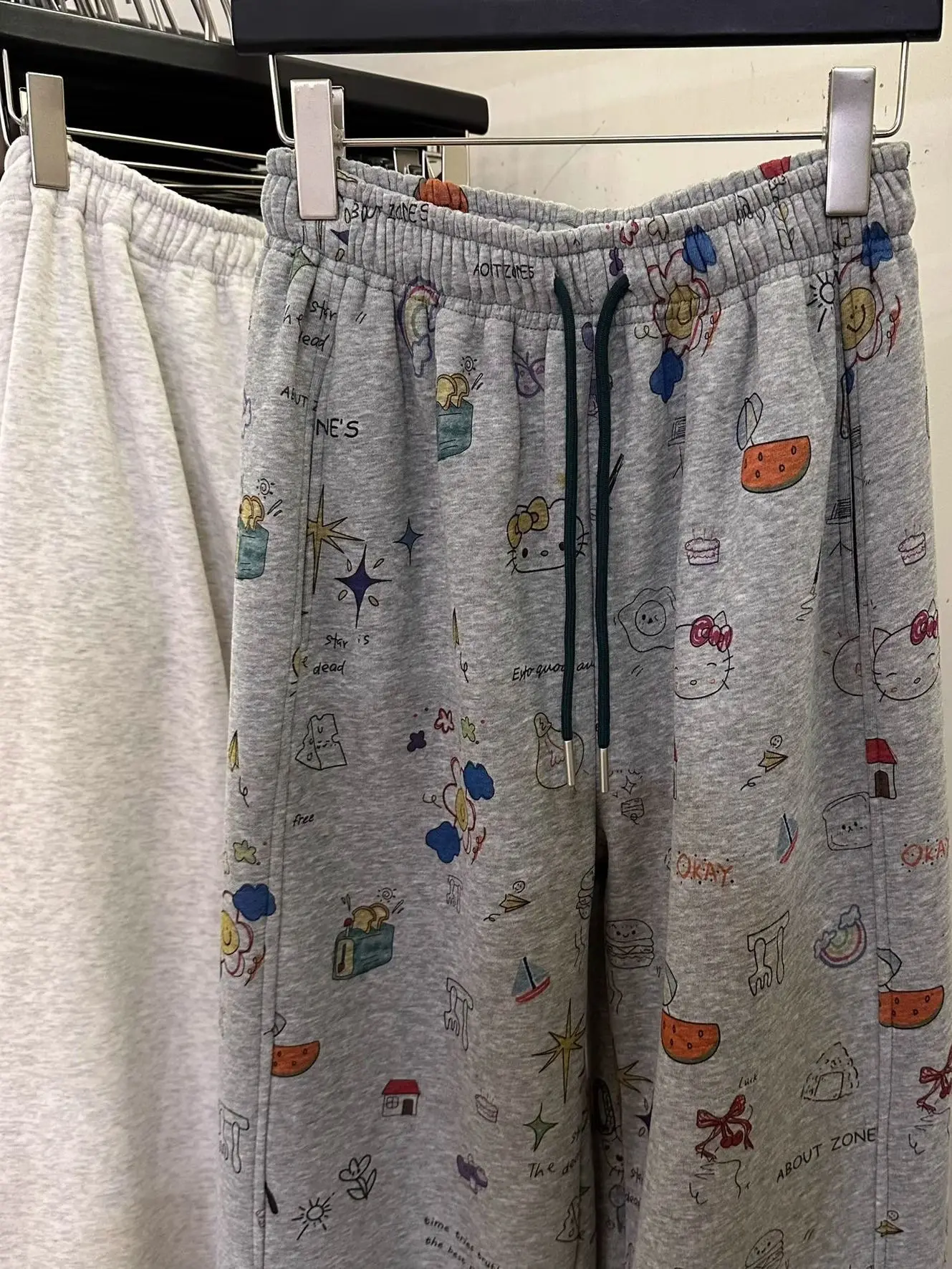 Grande taille 300 Pou Design coréen dessin animé imprimé Fce doublé jambe droite pantalon femmes automne Agel pantalon de survêtement décontracté