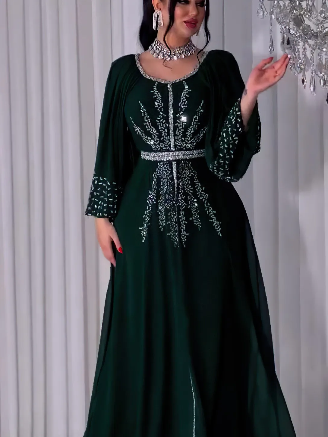 Indonesischer Naher Osten, plissiert, groß, rund, Ne Embellied Chiffon Bubble Sve Dr mit Gürtelkleid, südostasiatische Sl...