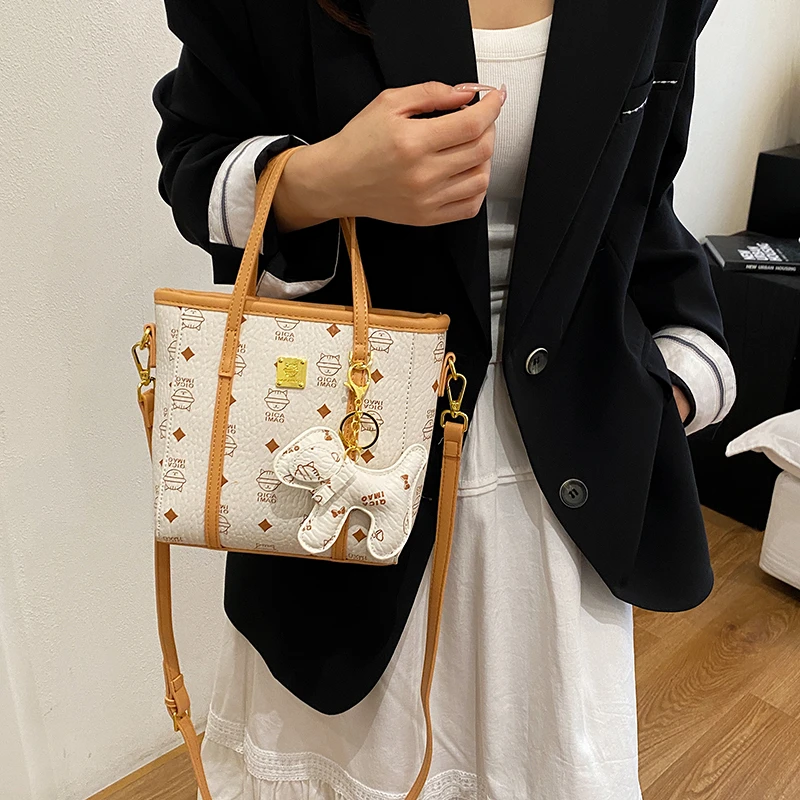

Famous Designer Messenger Bag For Women Stylish Leather Handbag Crossbody Shoulder Purse Classic Trendy