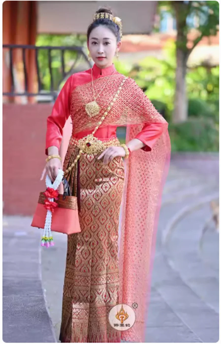 Thai traditional women's clothing set with draped veil