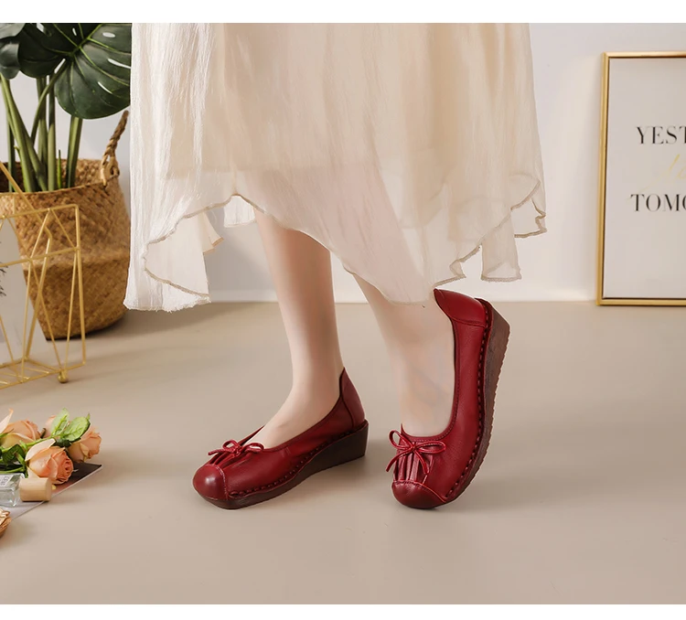 Neue Vintage-Pumps mit plissierter Schleife, Damen-Keilabsatzschuhe, flache Schuhe aus echtem Leder, handgefertigte Slip-On-Loafer für Damen, Retro-Hochzeitsschuhe in Rot. – Detail 14