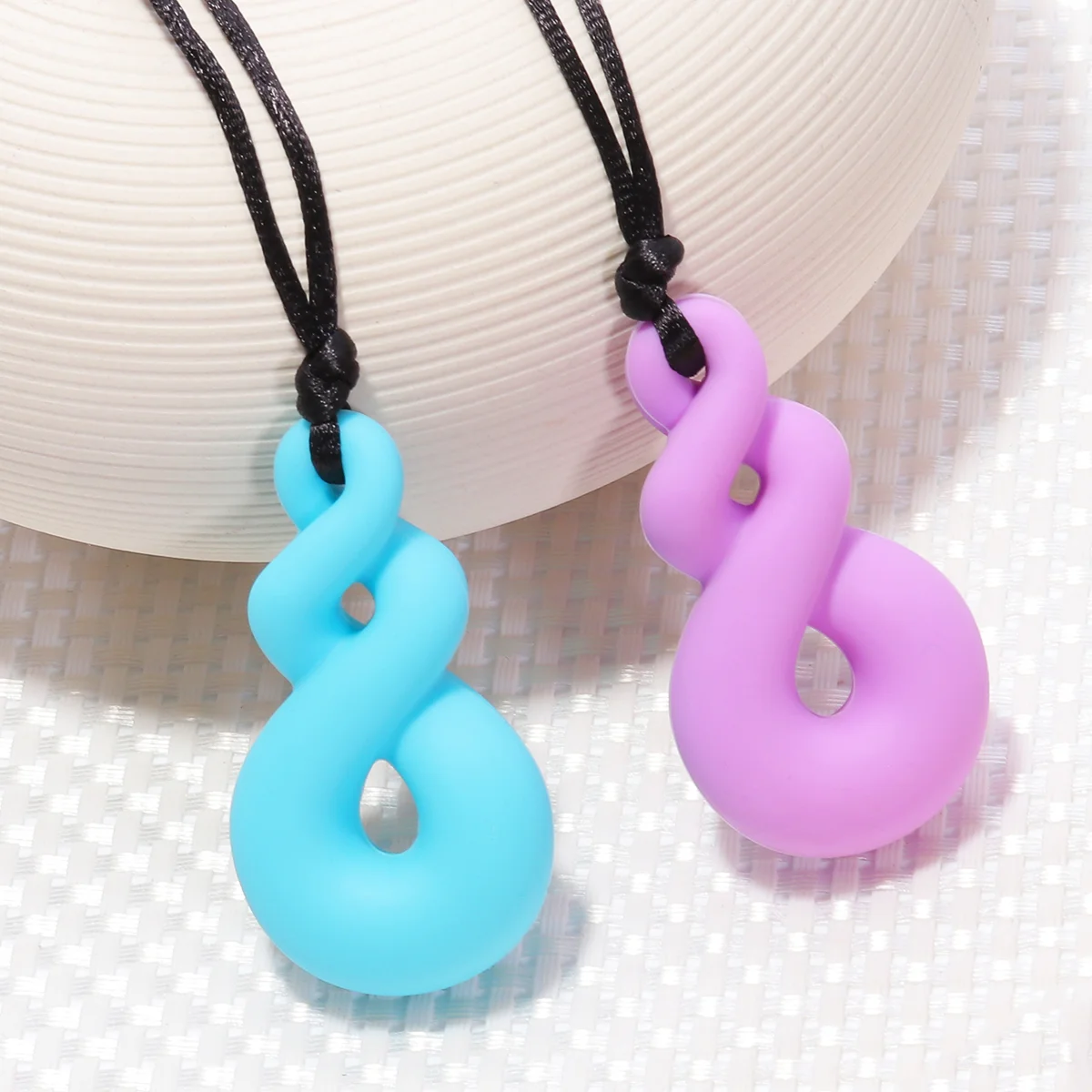 ROSENICE 2Pcs Chewing Necklace Calming Chew Necklace for Autism ADHD Oral Motor Chewing Biting Teething Needs (Light Blue and Pu