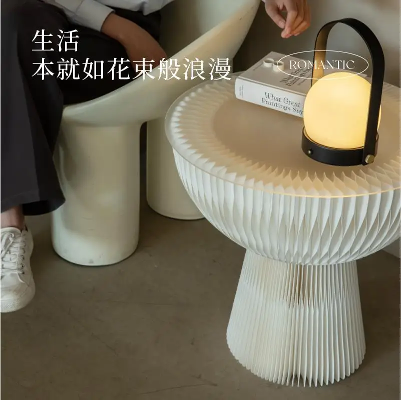 طاولة جانبية مستديرة للشاي، وتخزين باقة، وشرفة إبداعية بسيطة وحديثة، وطاولة مستديرة صغيرة فاخرة وخفيفة