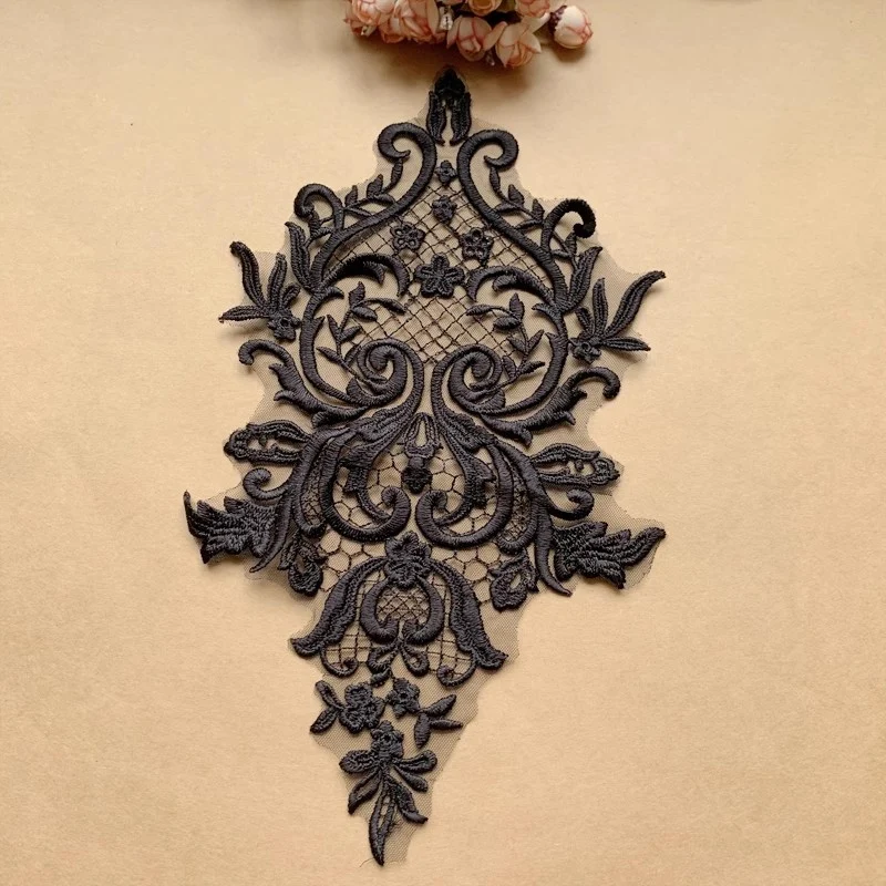 1 Pcs of Black and White Embroidered Water-soluble Decorative Clothing Flower Cloth Patches