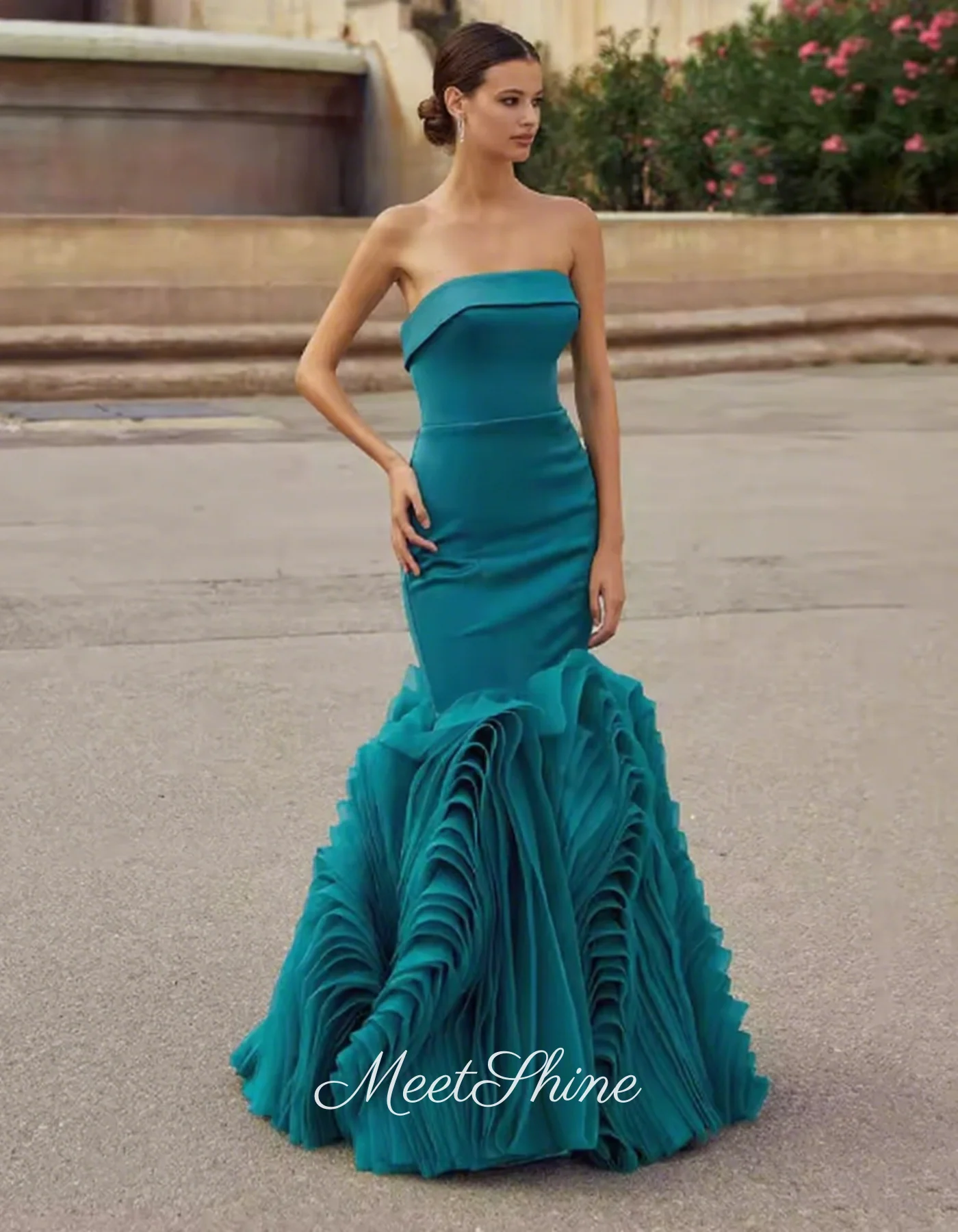 ブルーストラップレスブルーマーメイドサテンイブニングドレスサウジアラビアティアードフリルノースリーブフォーマルウェディングウエディングドレスカスタマイズ