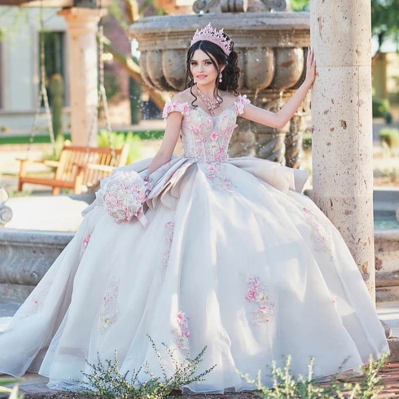 

Light Champagne Shiny Quinceanera Dresses Ball Gown Off The Shoulder Applique Beading Crystal Bow Tull Party Birthday Sweet 16