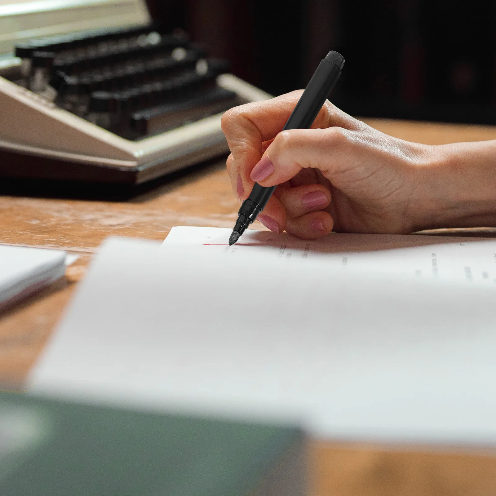 8Pcs Wine Glass Marker Pens Metallic Erasable Longlasting Paint Markers for Glass Ceramic Metal Wine Cup Markers