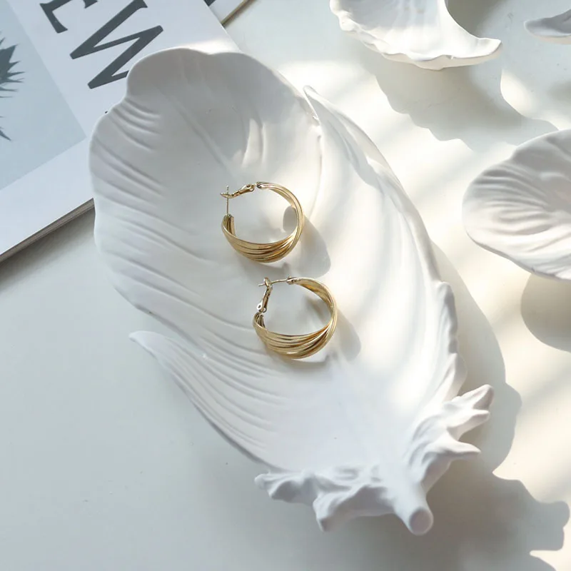 ที่เก็บเครื่องประดับทำจากปูนปลาสเตอร์ขนนกสุดสร้างสรรค์สร้อยคอถาดสวยงามเครื่องประดับสำหรับการถ่ายภาพอุปกรณ์ประกอบฉากถ่ายรูปพื้นหลัง