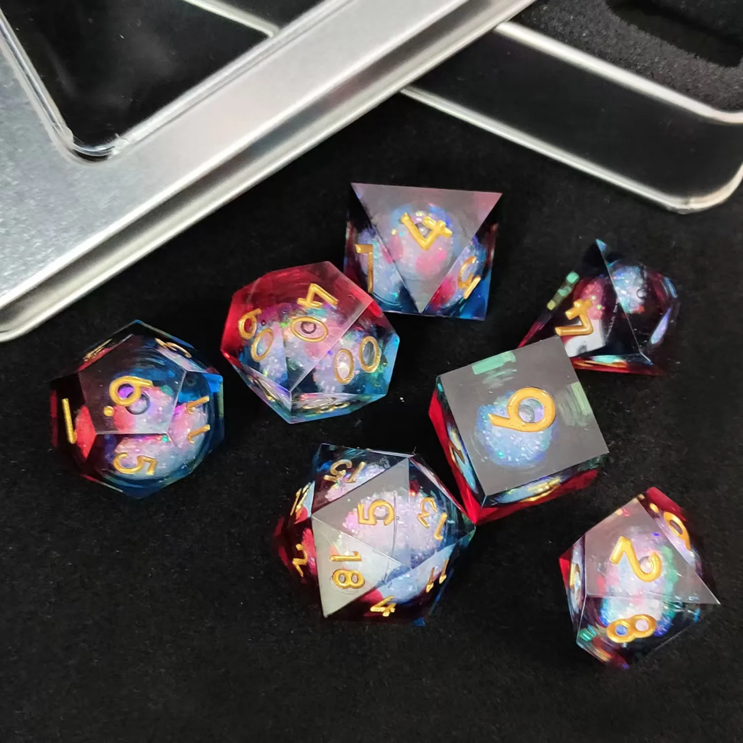 Set dadu Resin RPG, dadu inti cair, dadu permainan Polyhedral untuk ruang bawah tanah RPG dan naga Dices RPG D100 D20 D10 D6