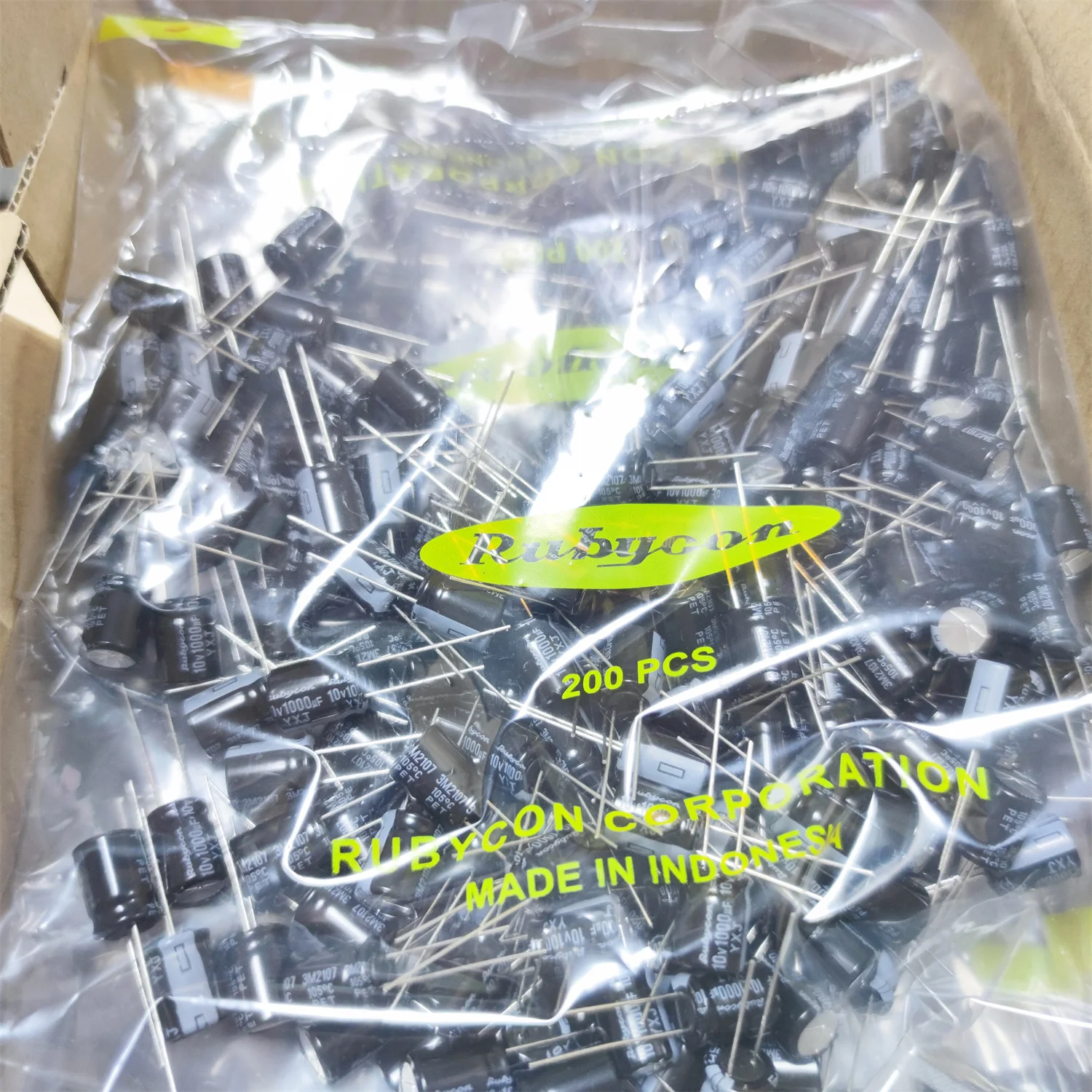 10PCS10V1000UF YXJ 10X12.5mm RUBYCON حياة طويلة ، مقاومة منخفضة الألومنيوم مُكثَّف كهربائيًا 10YXJ1000M10X12.5