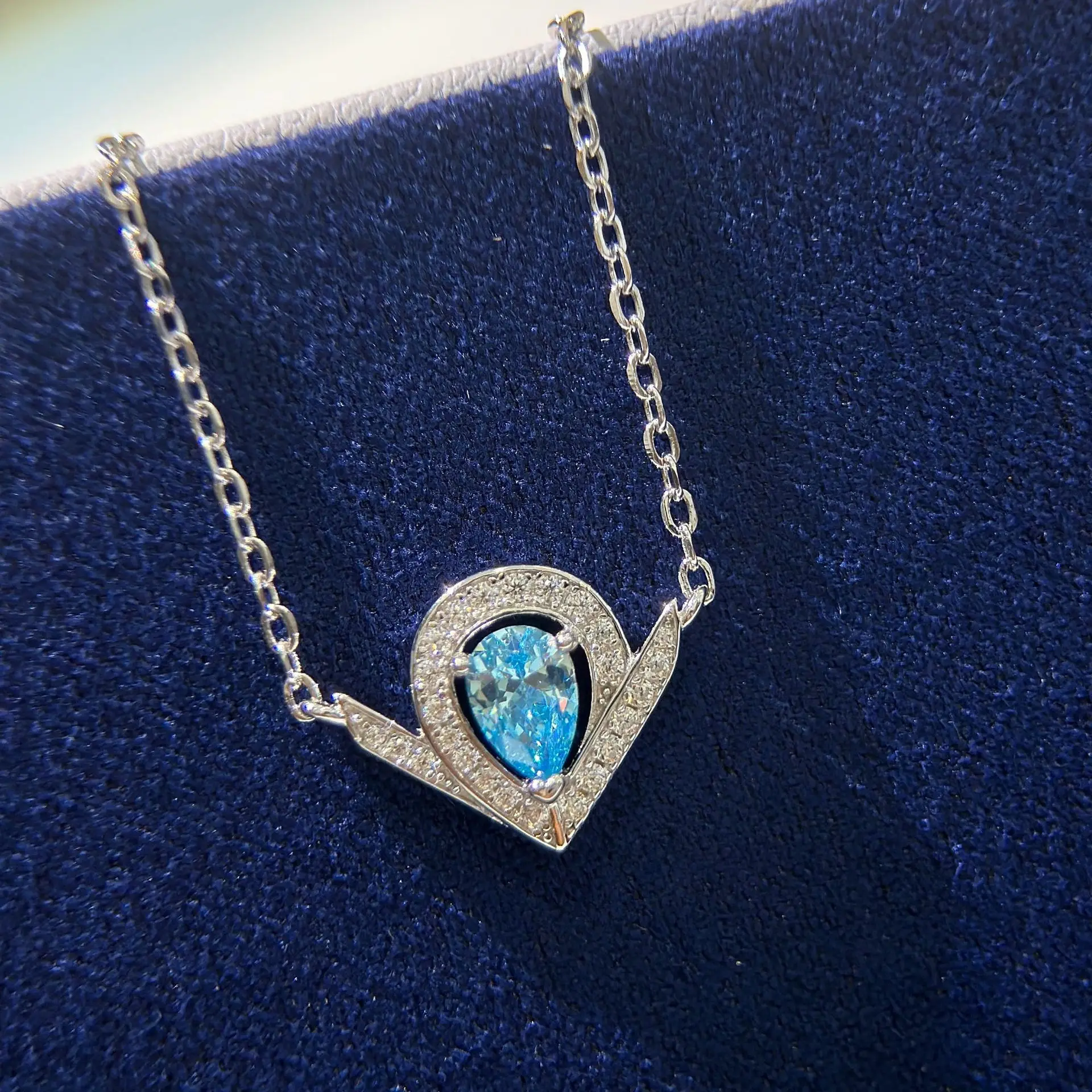 

Классическое модное V-образное колье с аквамариновой цепочкой в форме капли, ожерелье с бриллиантовой короной, ювелирные изделия, женские свадебные аксессуары