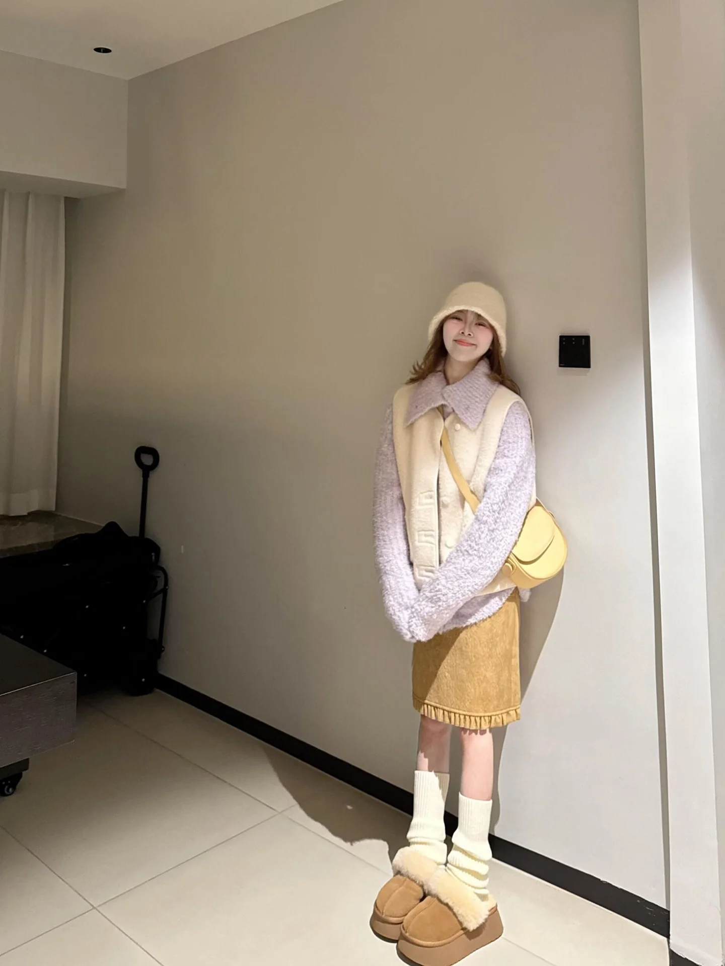 

FEMPILOT Women's Lamb Fur Vest Top Loose Collar Sweater Outerwear Two-Piece Set Comfortable Faionable Winter Outfit