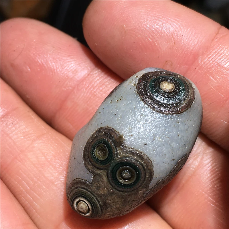 Natural Silver Root  Jewelry  Green Eyes Stones Fine Dzi Type Alashan Gobi Agate Surface Relief Eye Stone Gemstones Collection