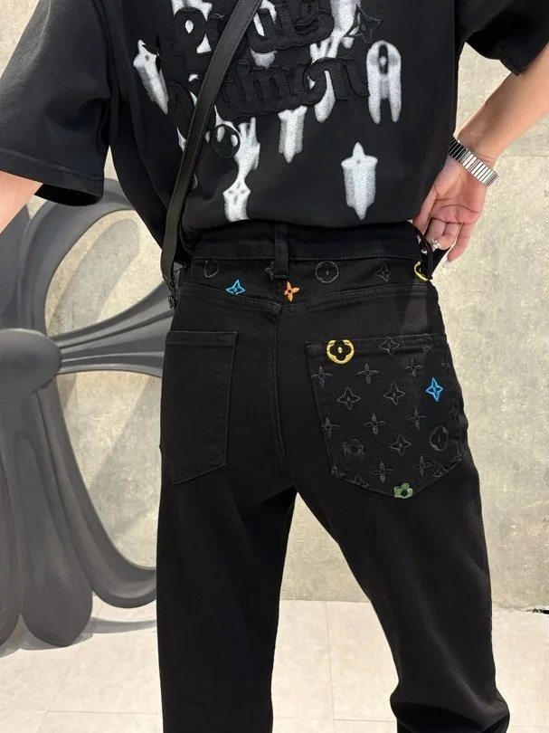 

Новые мужские джинсы 2026 года: зауженный крой, прямые штанины, с вышивкой, эластичные, повседневные, городской стиль, средняя посадка, на молнии