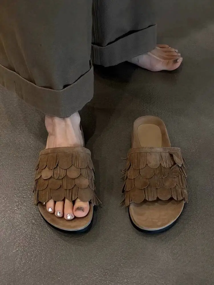 

2026 New Retro Tassel Niche Women Slippers Summer Outdoor Thick Soft Sole Non Slip Flat One Band Casual Beach Slide Sandals