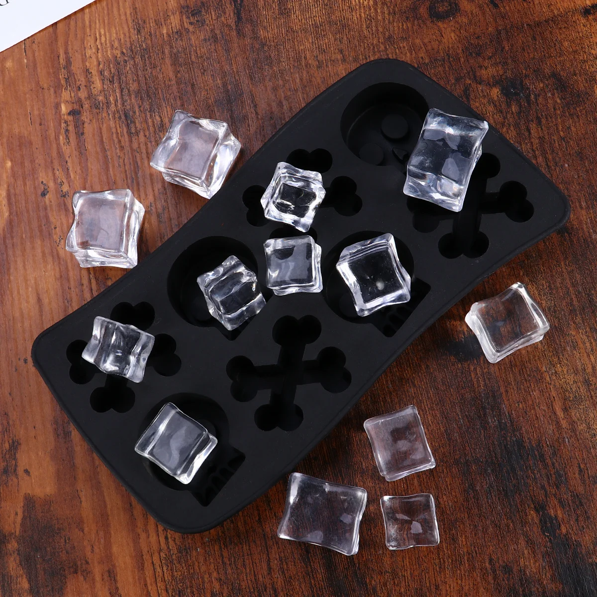 

1Pcs Skull Ice Cube Mold Halloween Party Bar Black 8 Compartments Design Safe for DIY Desserts