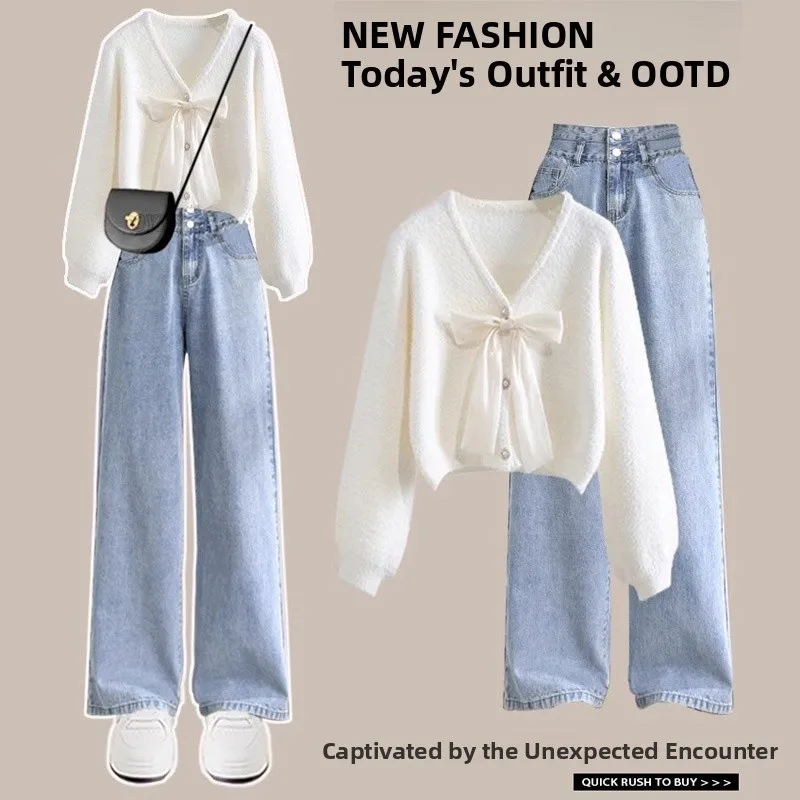 

Новый осенний женский комплект: вязаный свитер с V-образным вырезом и джинсы с высокой талией и драпировкой, создающие ощущение роскоши