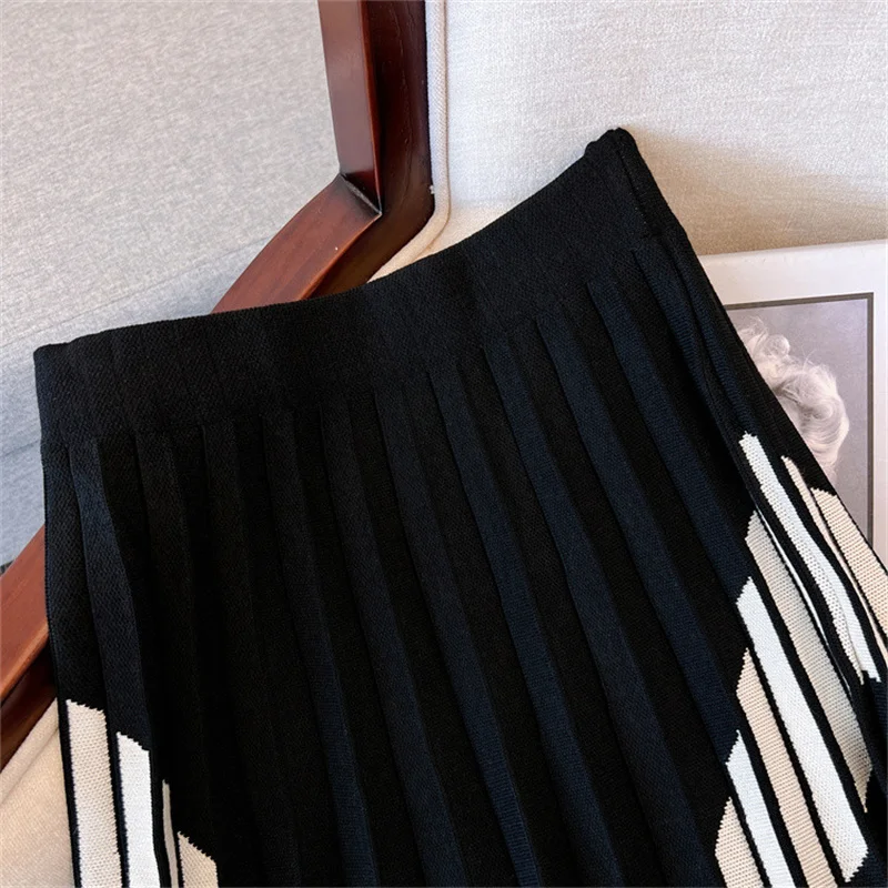 여성용 하프 길이 스커트 2025 봄 가을 신상 플리츠 컬러 블록 니트 플리츠 스커트 하이 웨이스트 미디 길이 스커트
