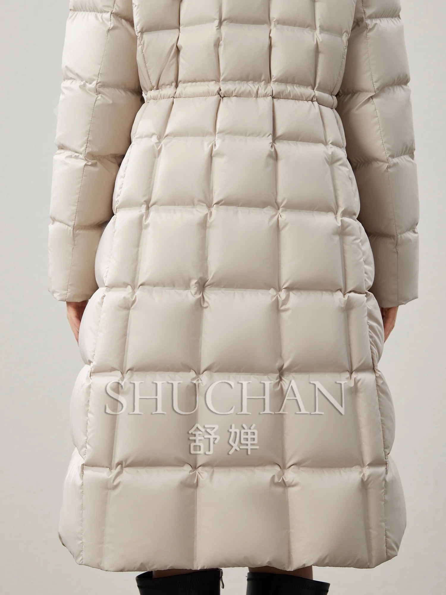 [Break the impression of bloated down] Light and warm 90 white duck down, pressure glue quilted drawstring waist hooded down jac