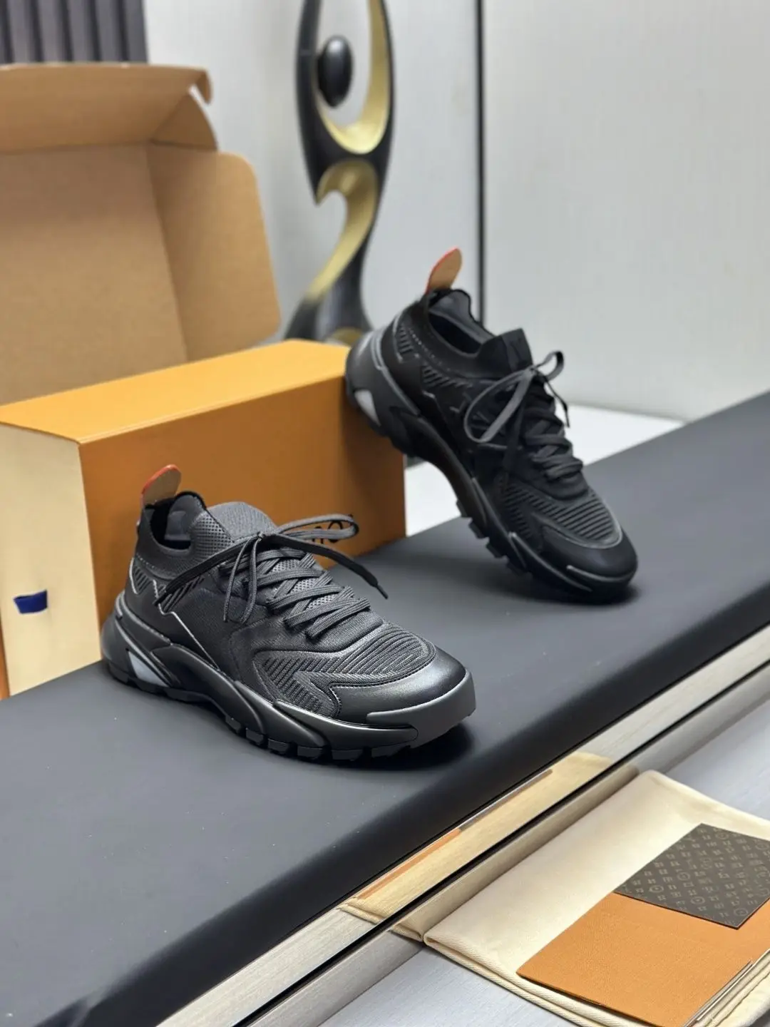 Unisex All Black Chunky Sneakers Breathable Mesh Leather Splicing Outdoor Techwear Thick Serrated Sole Lace Up Height Increasing Street Dad Shoes