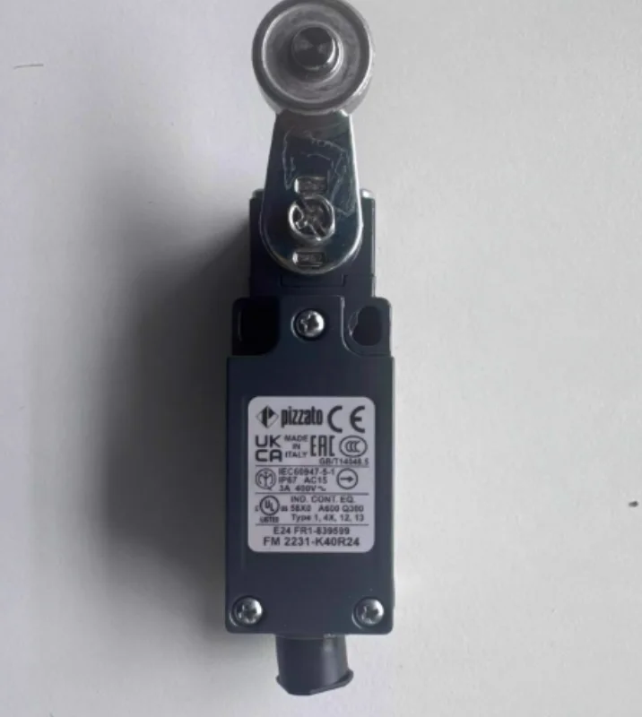 

Новый оригинальный Pizzato FM 2231-K40R24 Концевой выключатель