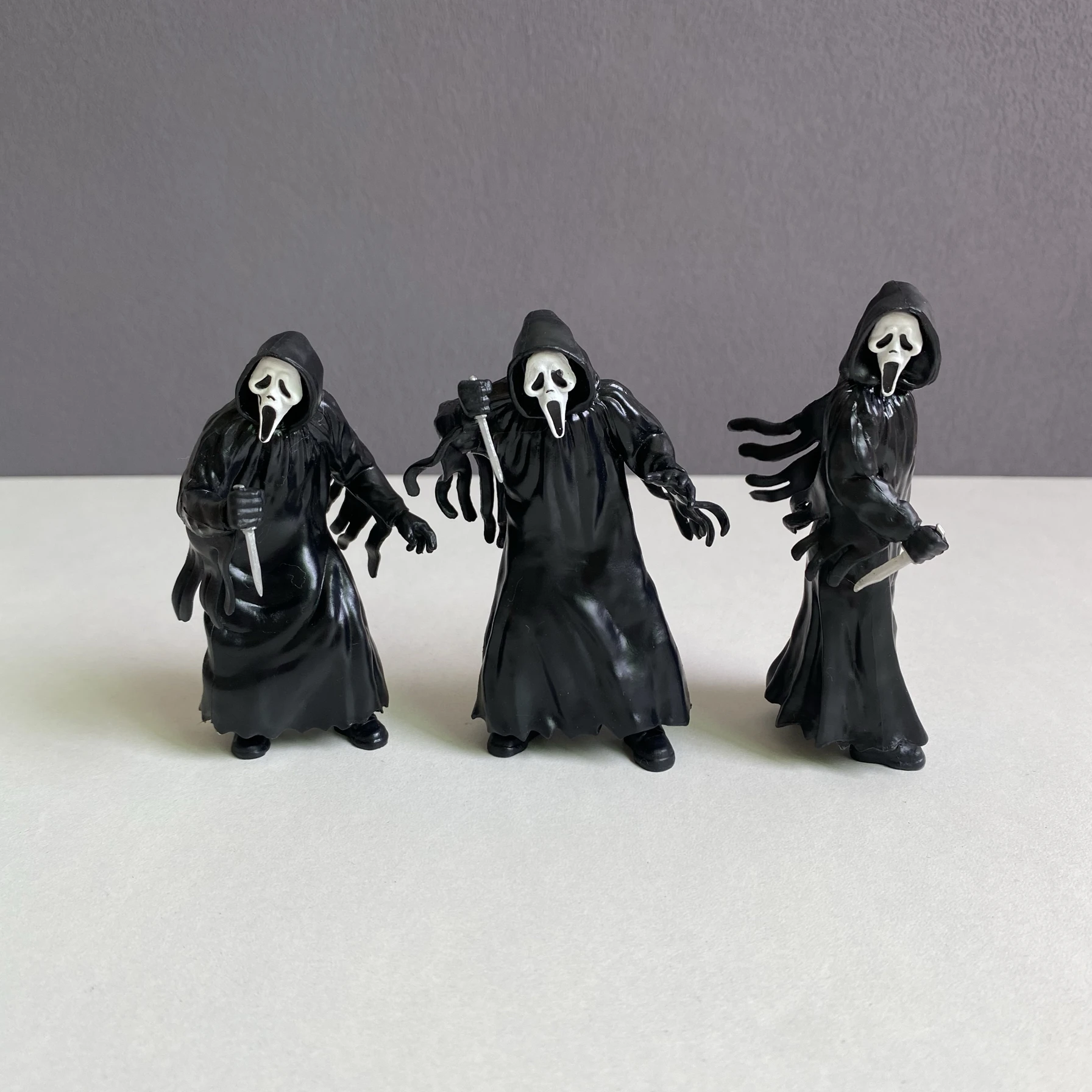 

Japanese Genuine Gacha Scale Model Unique and Unconventional Screaming Mask Killer Figurine Toy Model Action Figure Toys