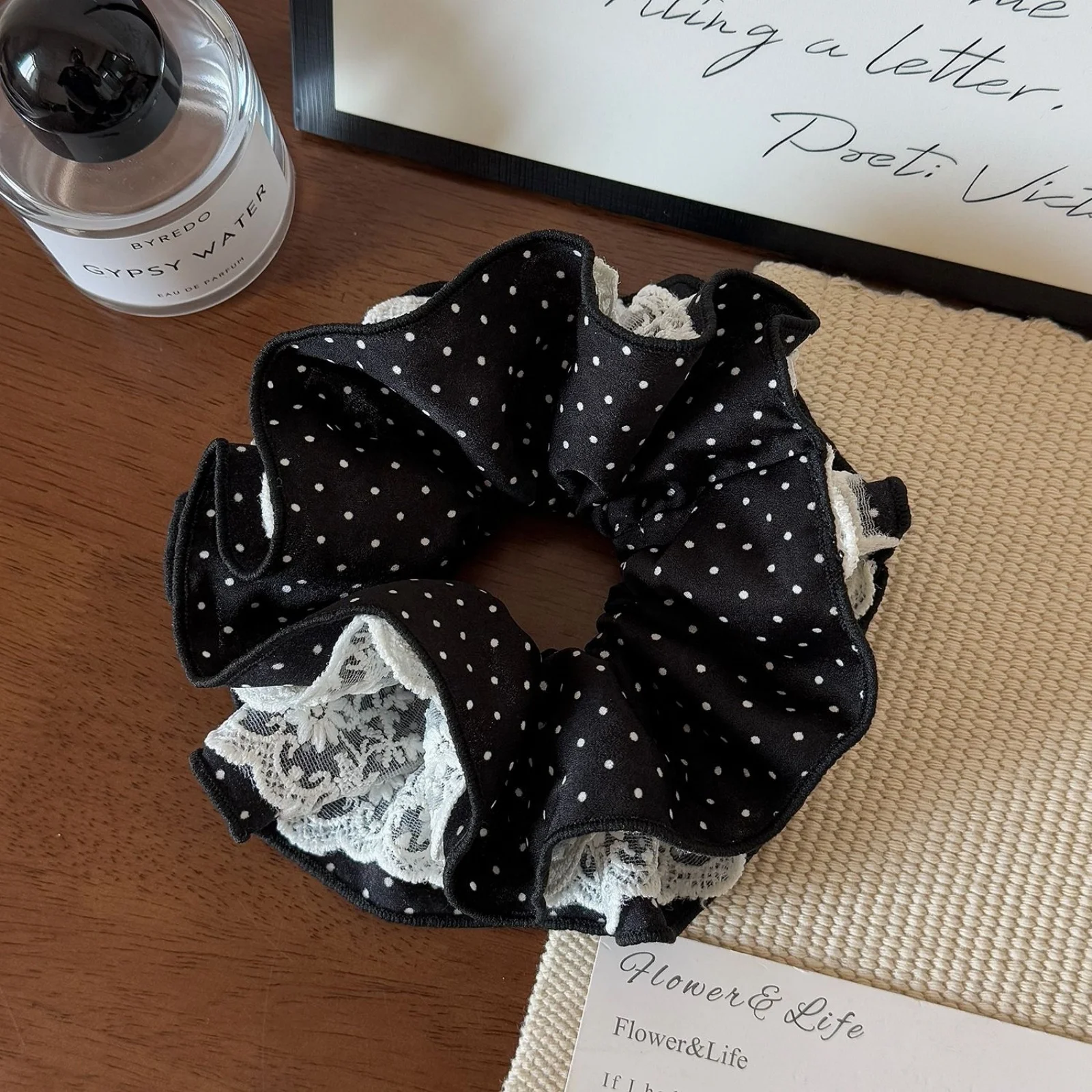 1 قطعة الحد الأدنى ومتعددة الاستخدامات الدانتيل تكدرت كبير Scrunchie إكسسوارات الشعر مع الراقية يشعر 2025 نمط جديد