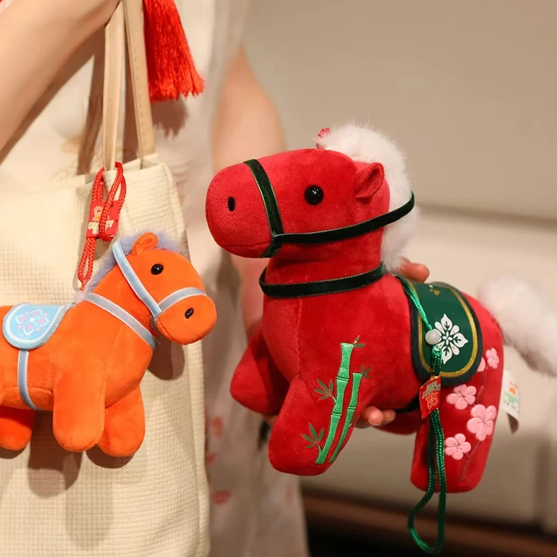 لطيف المهر المرأة حقيبة سحر ملون ثلاثية الأبعاد محشوة المفاتيح 2026 السنة الجديدة التميمة رائعة مطرزة ديكور المنزل هدية الأطفال #4