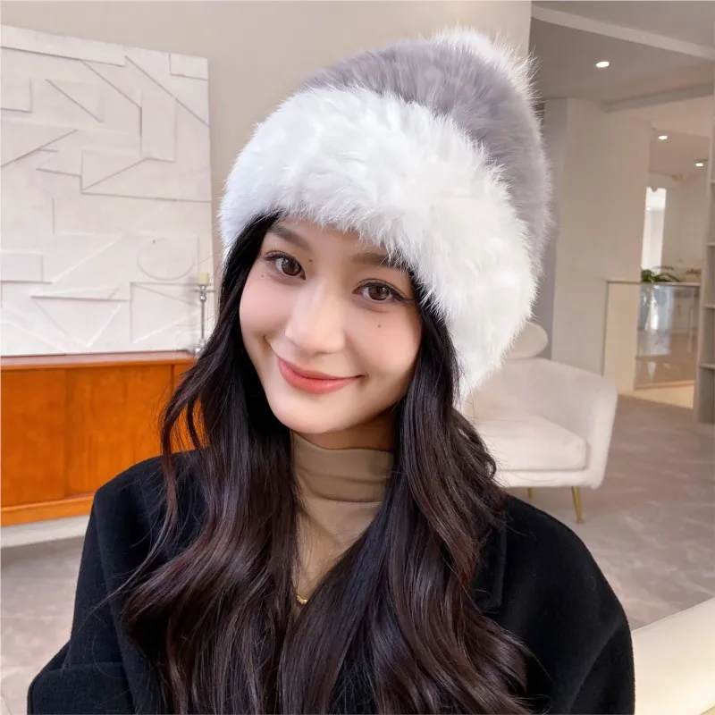 A woolen hat for women in winter warm and sweet making the face good Small fur thick ear-protecting knitted headscarf