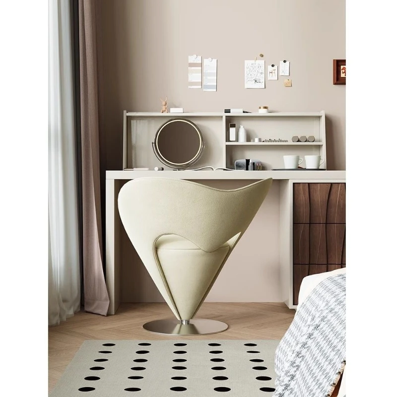 كرسي أريكة فردي فاخر خفيف على الطراز الفرنسي، مقعد مكياج نسائي على شكل قلب، كرسي أميرة كاجوال على شكل مخروطي