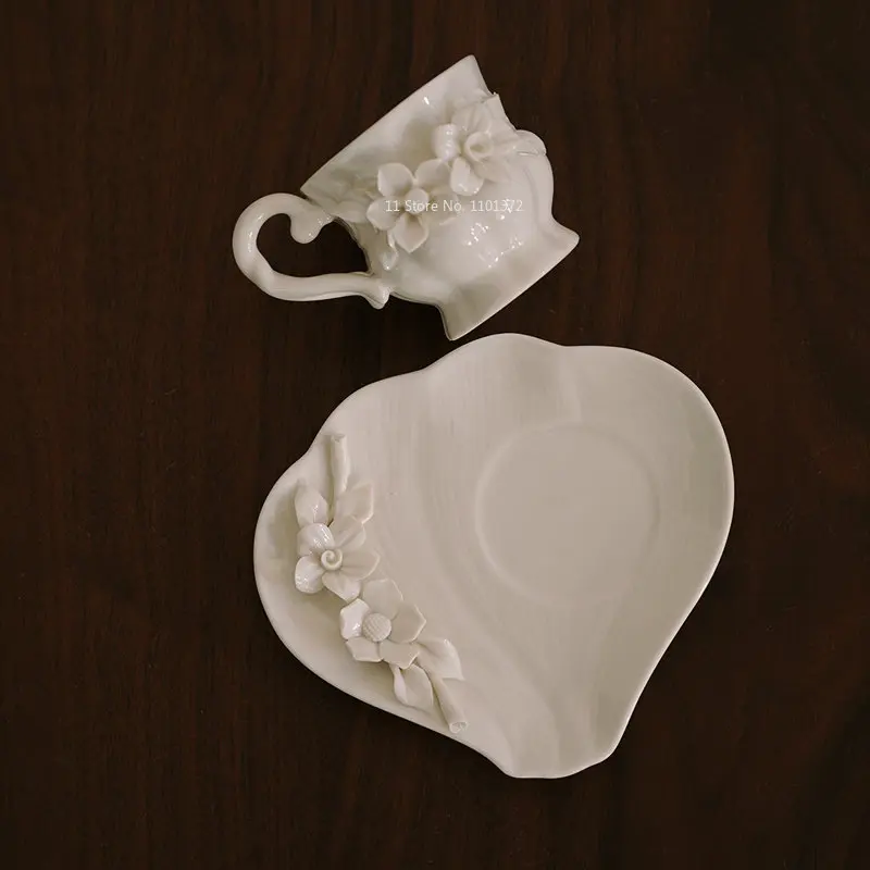 Ceramic Coffee Cups and Plates Flower Tea Cup Ceramic Double Ear Small Tray Breakfast Inventory Heart Plate Mugs Coffee Cups