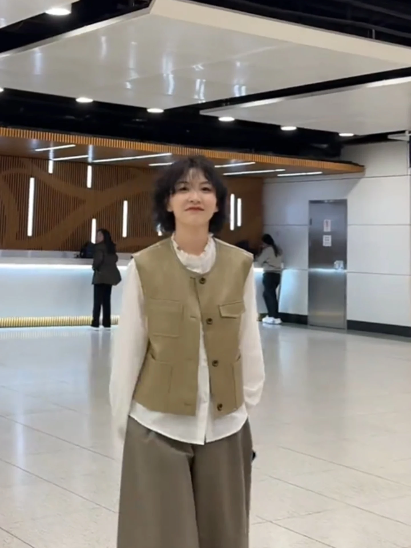 

Корейский модный жилет с одной пуговицей в стиле Sle Age-Defng для женщин, свободный, с круглым вырезом, верхняя одежда на весенний сезон