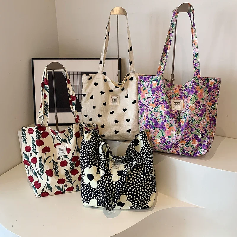 2024 Designer Style Flower Heart Large Capacity Shoulder Bags on Sale Casual Versatile Exquisite Grace Tote Handbags for Women