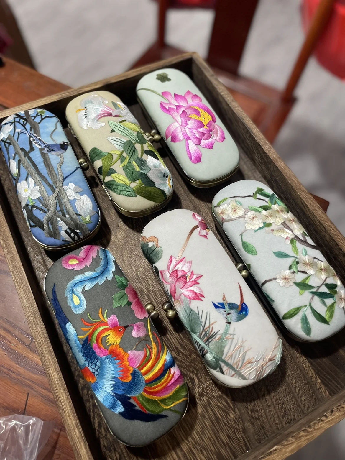 Etui-a-lunettes-portable-broderie-artisanale-en-soie-boite-de-rangement-pour-lunettes-de-soleil-style-chinois-vintage-moderne-cadeau-creatif