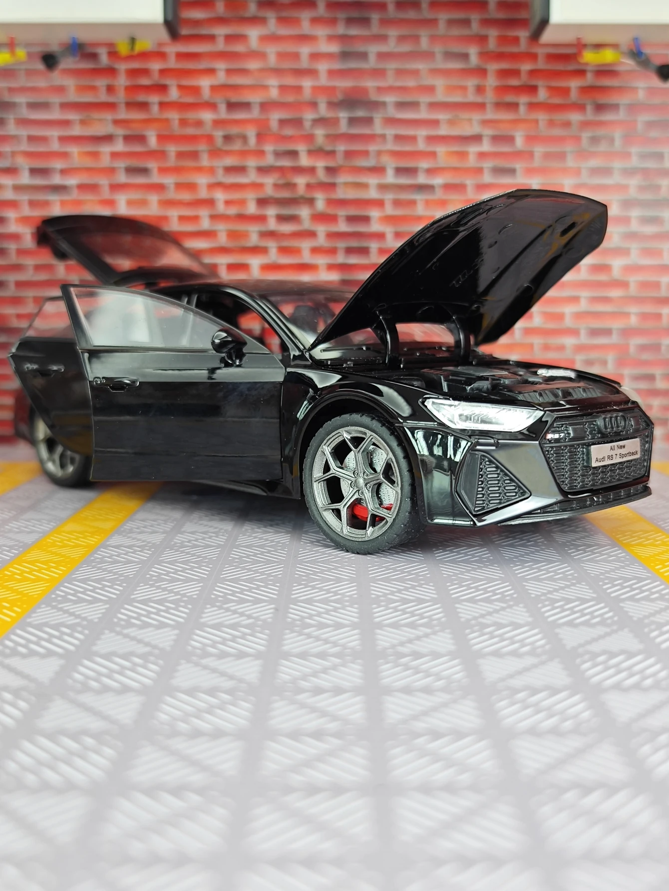 Modelo de coche de aleación RS7 1:24, colección de adornos, regalo acústico-óptico, juguetes para niños, puertas y capó, maletero se puede abrir